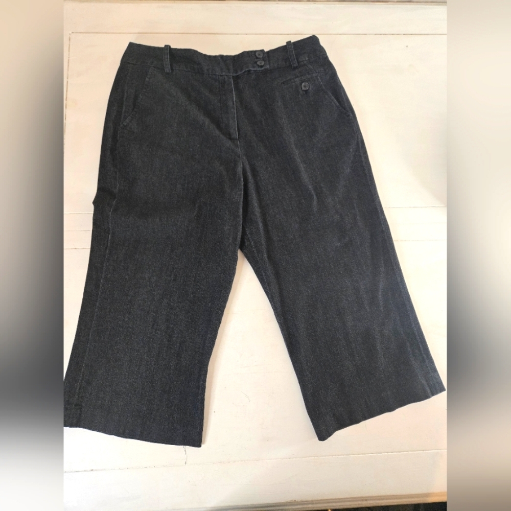 Larry Levine Stretch Capris Black Size 10